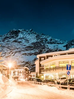 Luxury hotels, chalets & suites in Cervinia – Aosta Valley