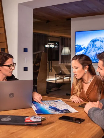 Chalet Cocoon a Chamois: rifugio di charme tra silenzio e natura Chalet Cocoon a Chamois: rifugio di charme tra silenzio e natura