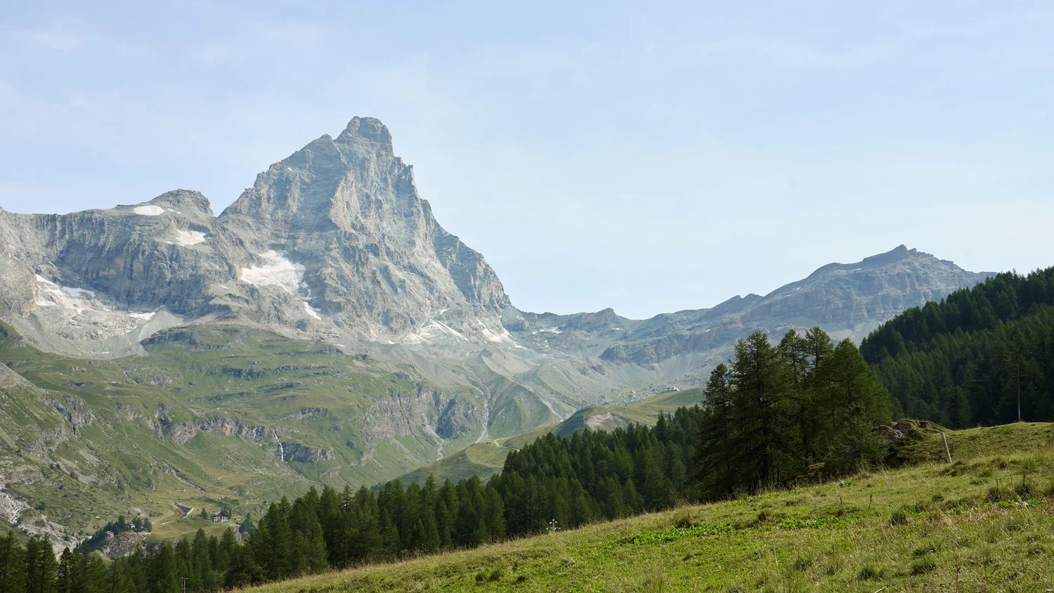 Fuori dai nostri hotel: il Cervino, una vetta leggendaria.