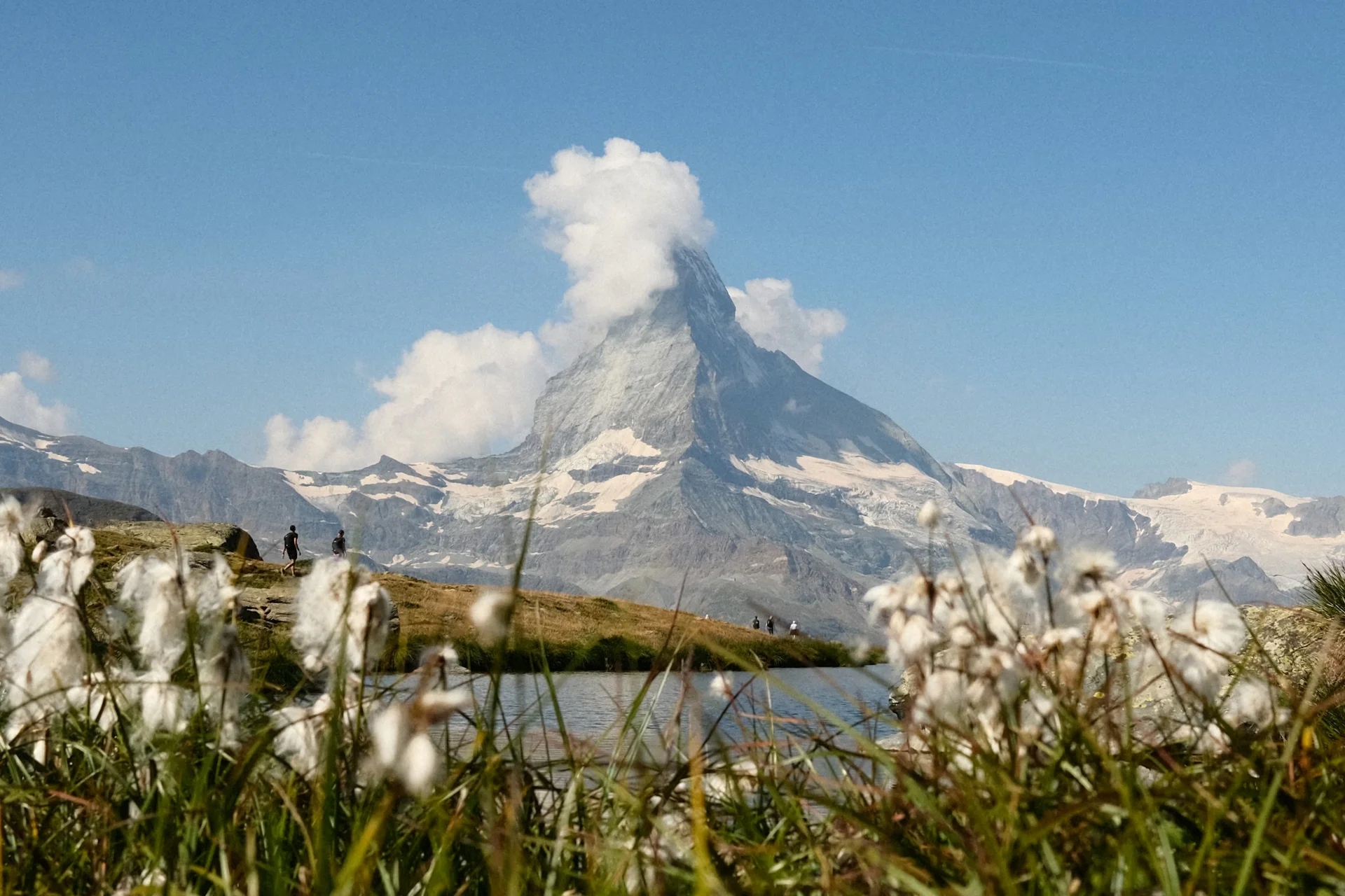 Fuori dai nostri hotel: il Cervino, una vetta leggendaria. Fuori dai nostri hotel: il Cervino, una vetta leggendaria.