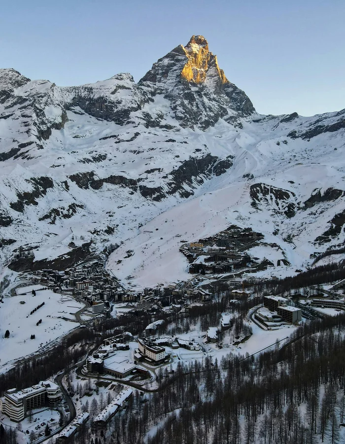 Fuori dai nostri hotel: il Cervino, una vetta leggendaria.